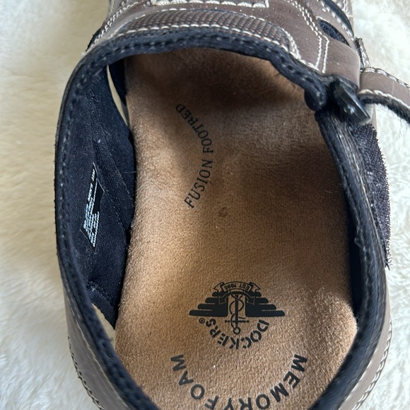 Men’s docker, memory foam sandals new never worn but the wrong size for a gift. - Picture 5 of 5